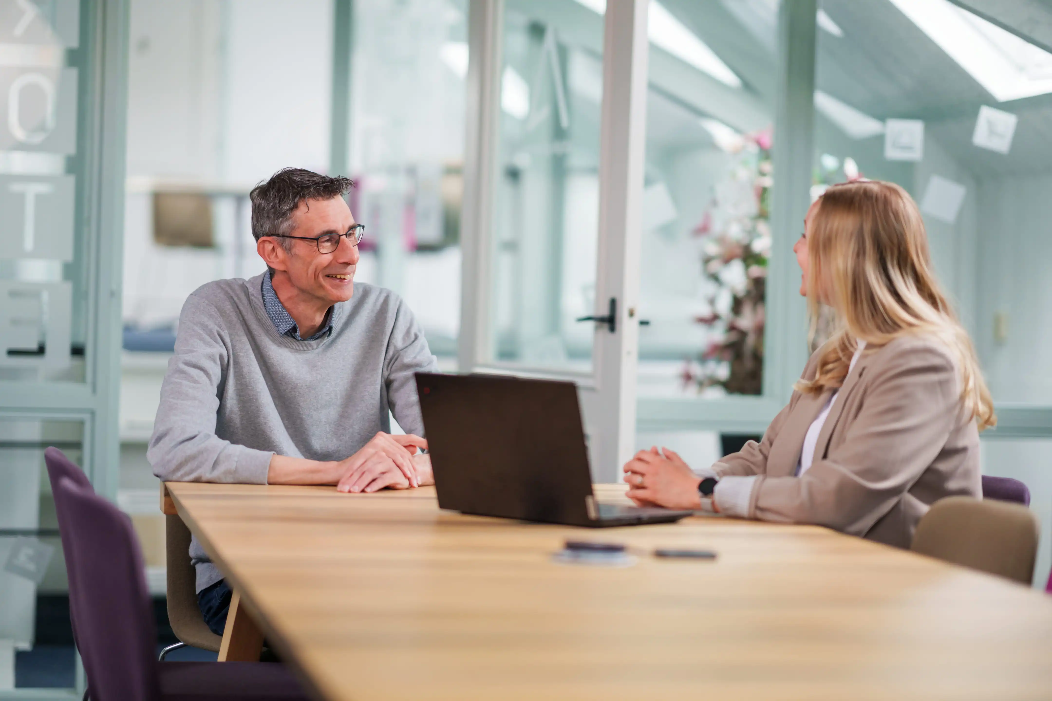 Collega's in overleg
