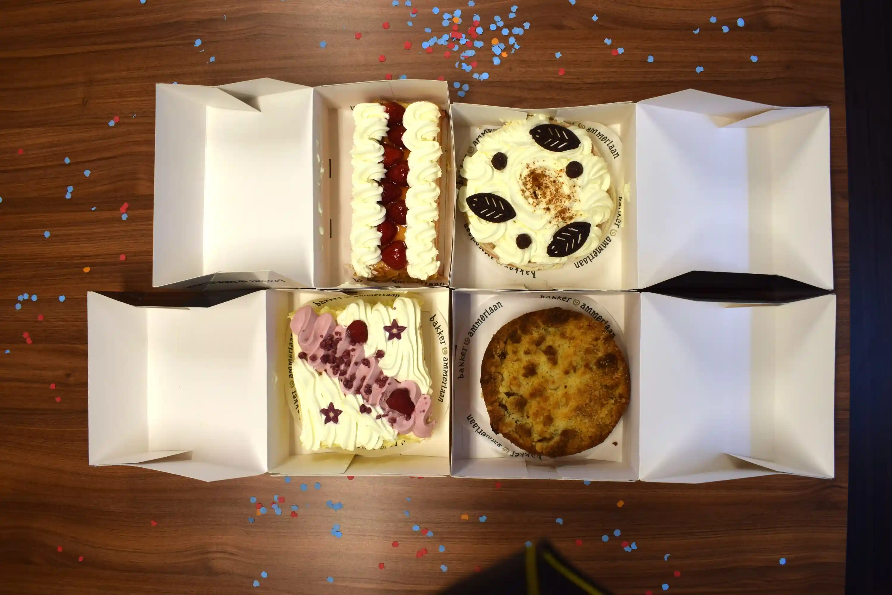 We vieren het 20 jaar bestaan van Aviva met taart!